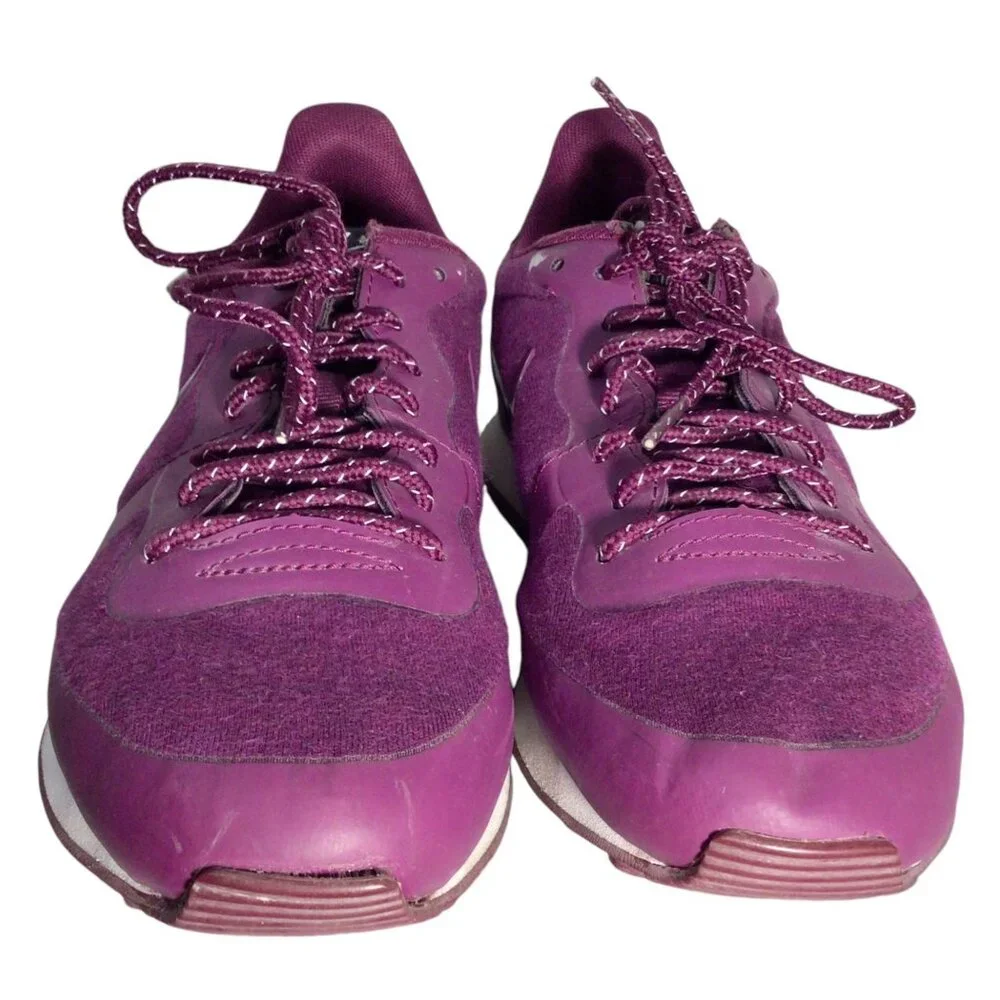 Nike women internationalist
